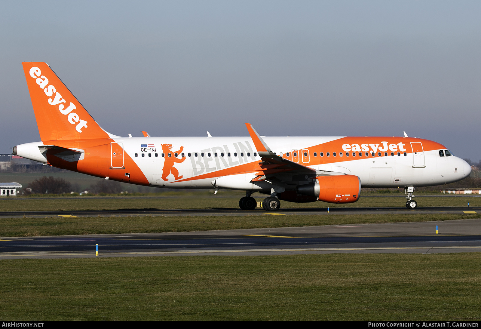 Aircraft Photo of OE-INI | Airbus A320-214 | EasyJet | AirHistory.net #871492