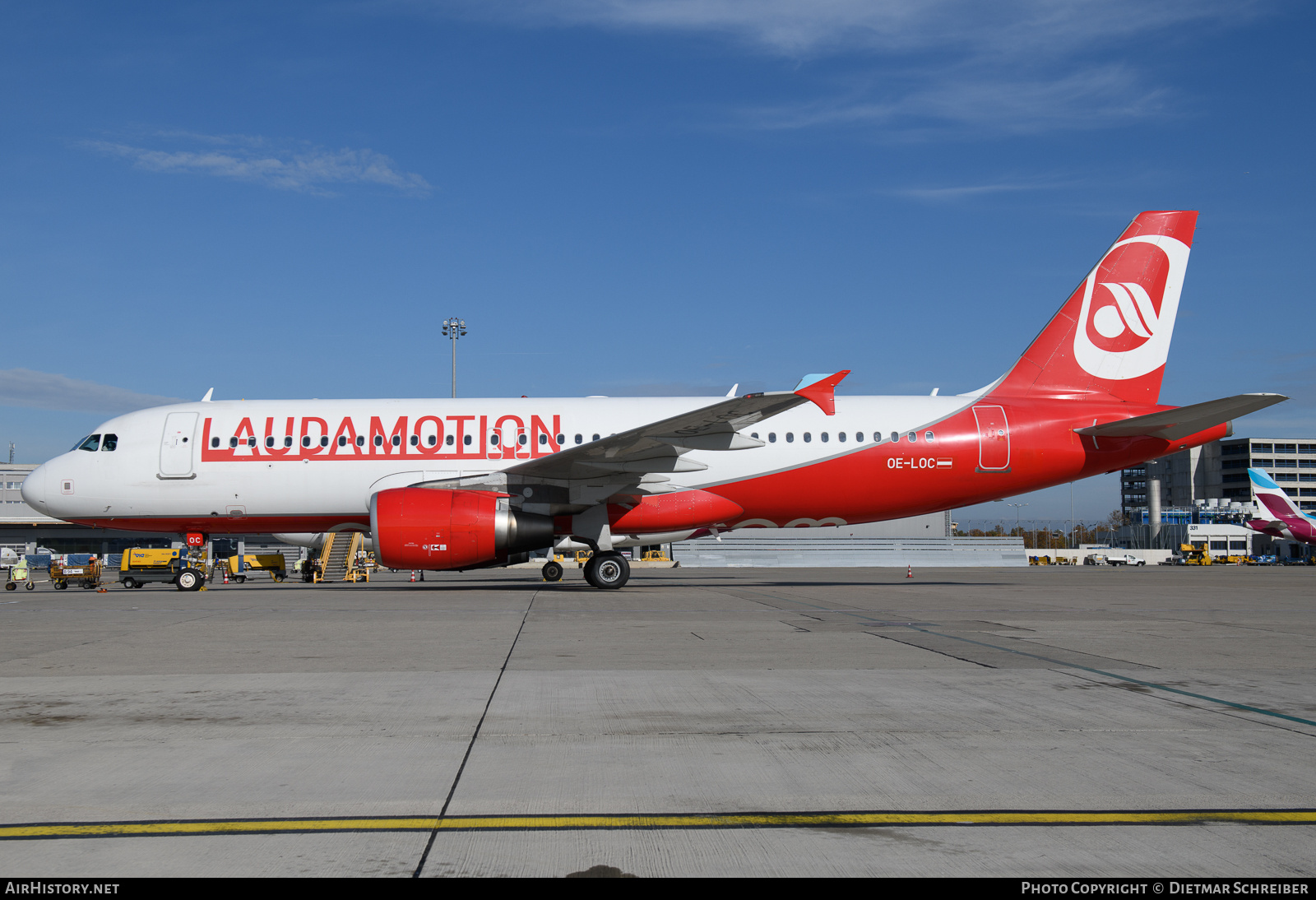 Aircraft Photo of OE-LOC | Airbus A320-214 | Laudamotion | AirHistory.net #872007