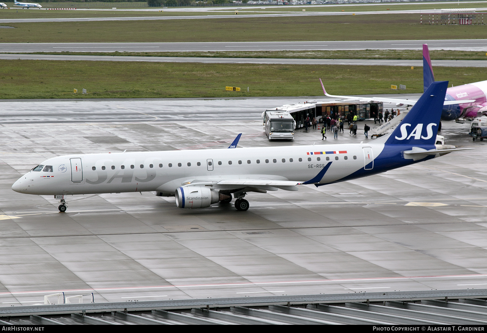 Aircraft Photo of SE-RSS | Embraer 195LR (ERJ-190-200LR) | Scandinavian Airlines - SAS | AirHistory.net #872081