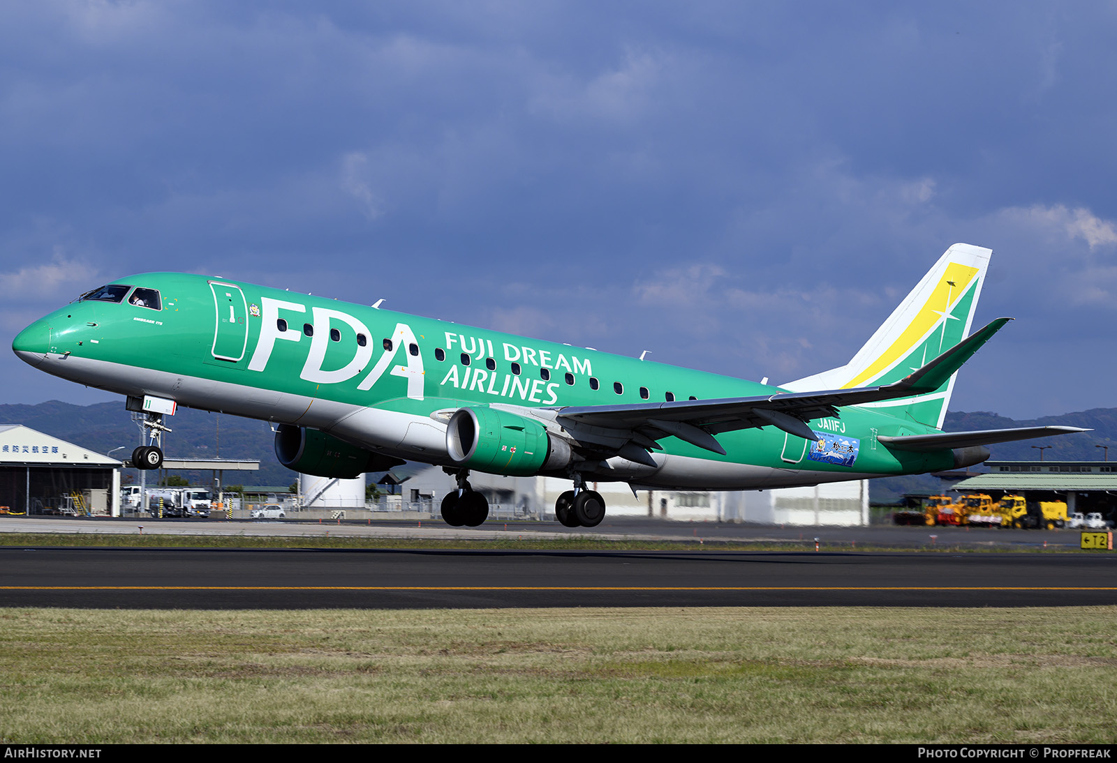 Aircraft Photo of JA11FJ | Embraer 175STD (ERJ-170-200STD) | FDA - Fuji Dream Airlines | AirHistory.net #872671