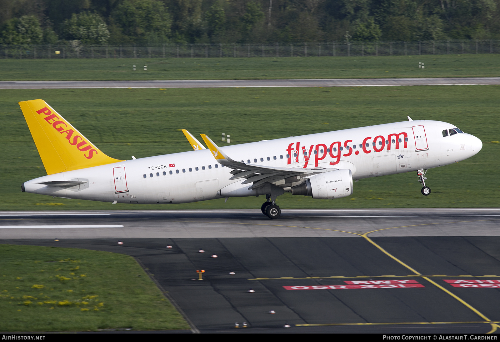 Aircraft Photo of TC-DCH | Airbus A320-216 | Pegasus Airlines | AirHistory.net #872785