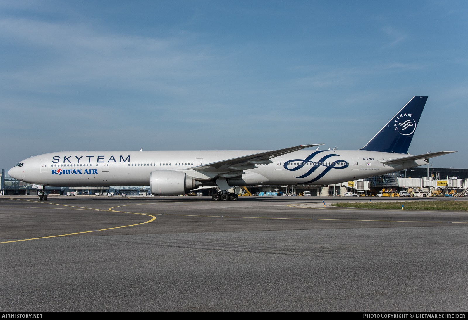 Aircraft Photo of HL7783 | Boeing 777-3B5/ER | Korean Air | AirHistory.net #873054