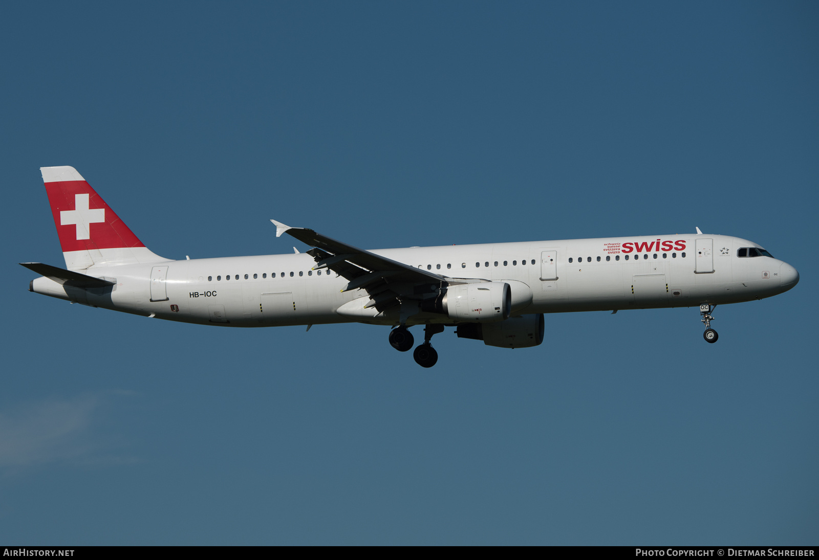 Aircraft Photo of HB-IOC | Airbus A321-111 | Swiss International Air Lines | AirHistory.net #873260