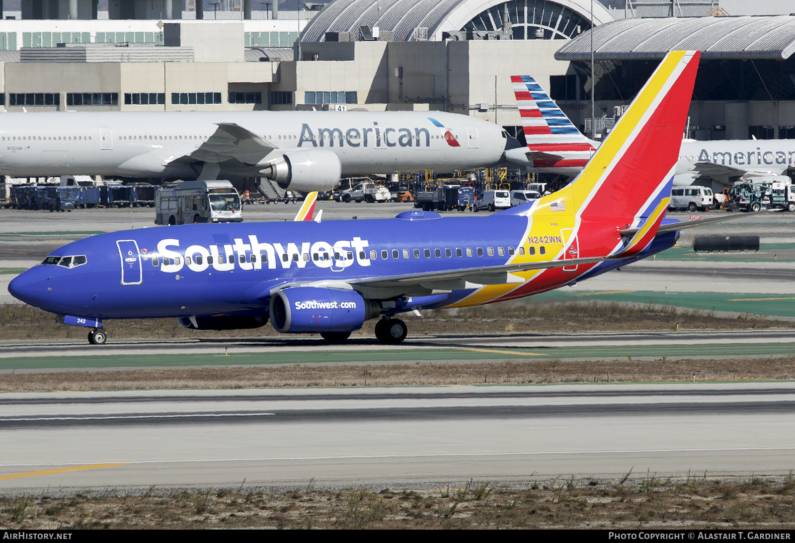 Aircraft Photo of N242WN | Boeing 737-7H4 | Southwest Airlines | AirHistory.net #873307