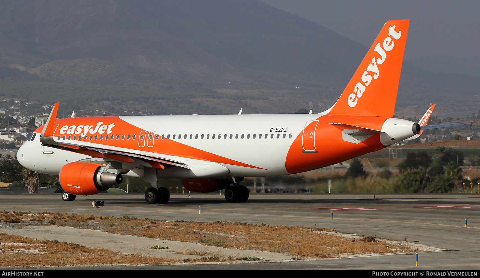 Aircraft Photo of G-EZRZ | Airbus A320-214 | EasyJet | AirHistory.net #873546