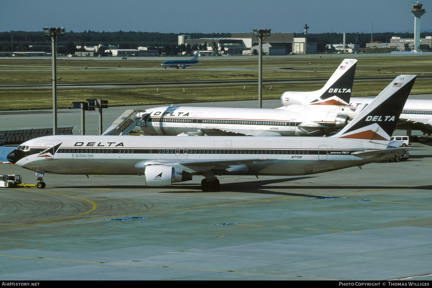 Aircraft Photo of N177DN | Boeing 767-332/ER | Delta Air Lines | AirHistory.net #873570