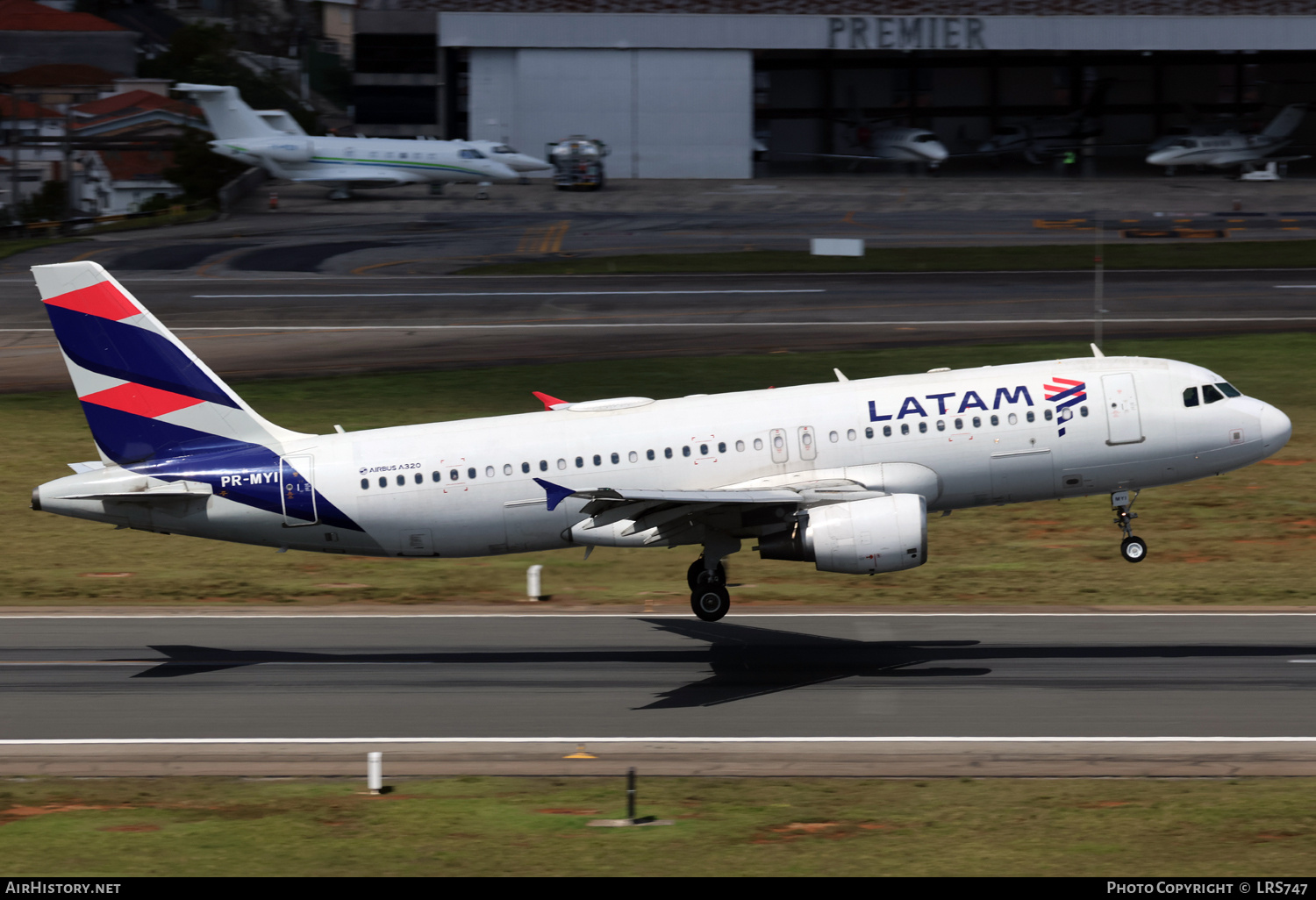 Aircraft Photo of PR-MYI | Airbus A320-214 | LATAM Airlines | AirHistory.net #873608