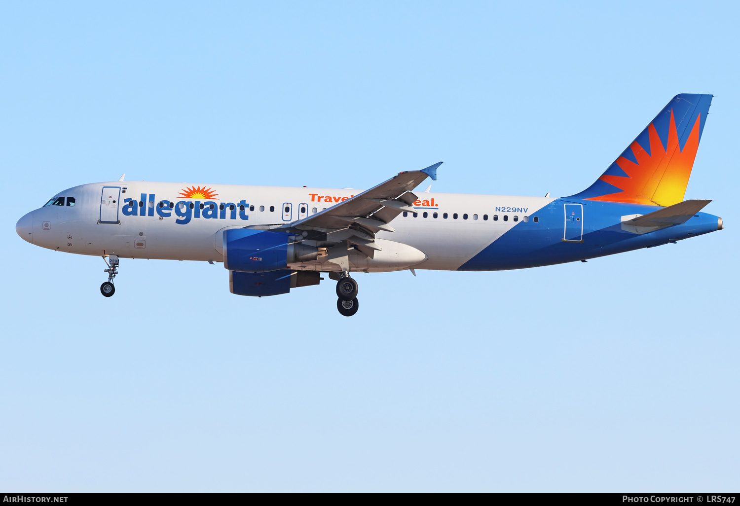 Aircraft Photo of N229NV | Airbus A320-214 | Allegiant Air | AirHistory.net #873838