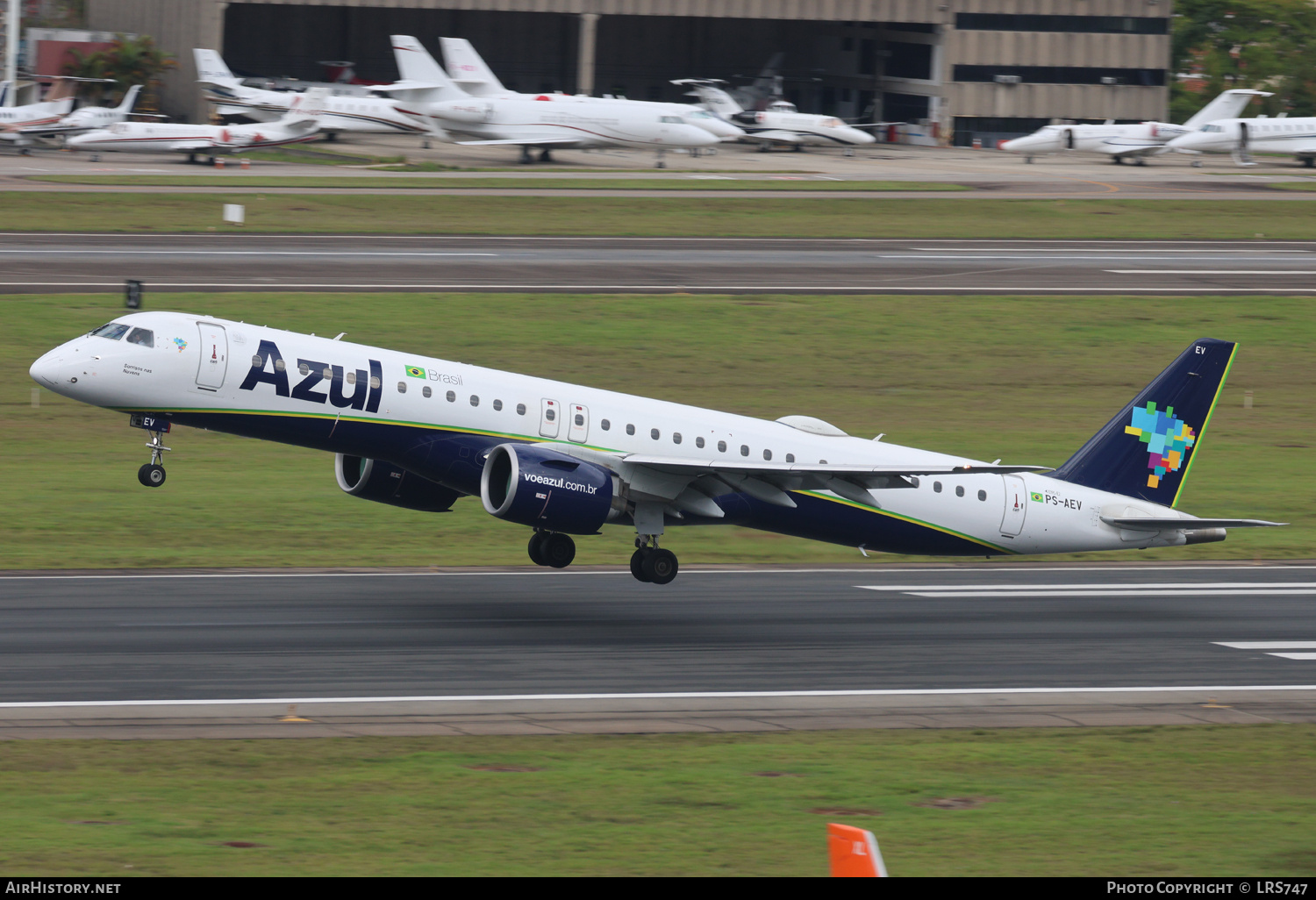 Aircraft Photo of PS-AEV | Embraer 195-E2 (ERJ-190-400 STD) | Azul Linhas Aéreas Brasileiras | AirHistory.net #873841