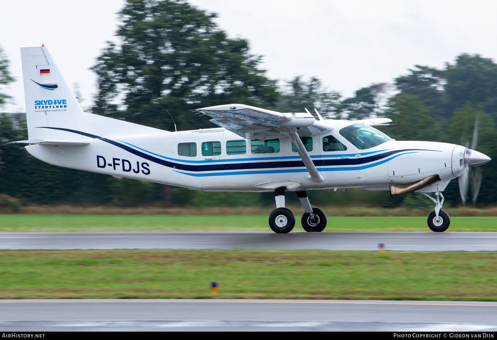 Aircraft Photo of D-FDJS | Cessna 208 Caravan I | Skydive Stadtlohn | AirHistory.net #873891