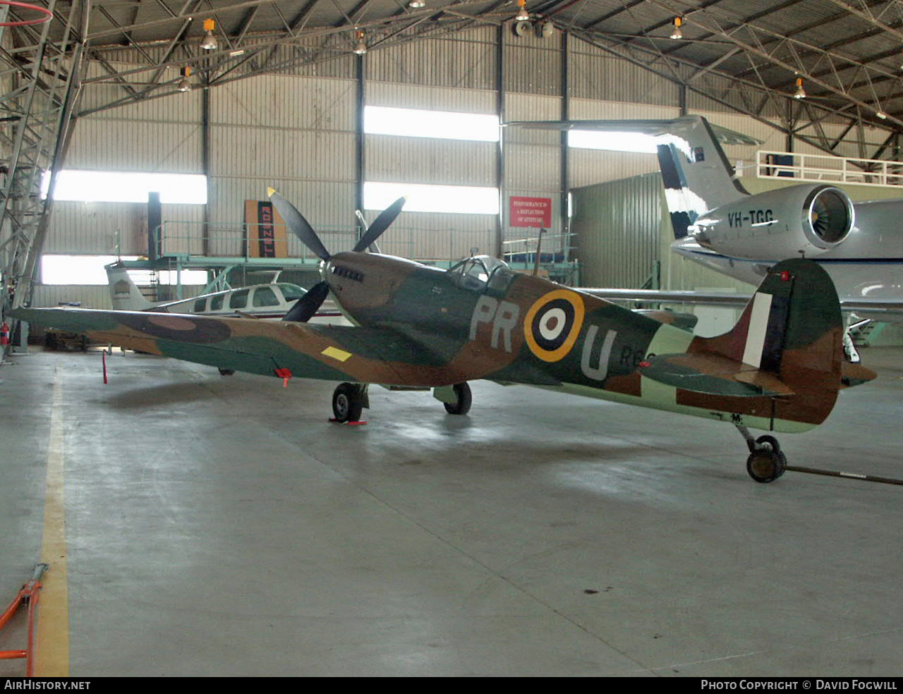 Aircraft Photo of LZ844 / R6915 | Supermarine 352 Spitfire F5C/Trop | UK - Air Force | AirHistory.net #874095