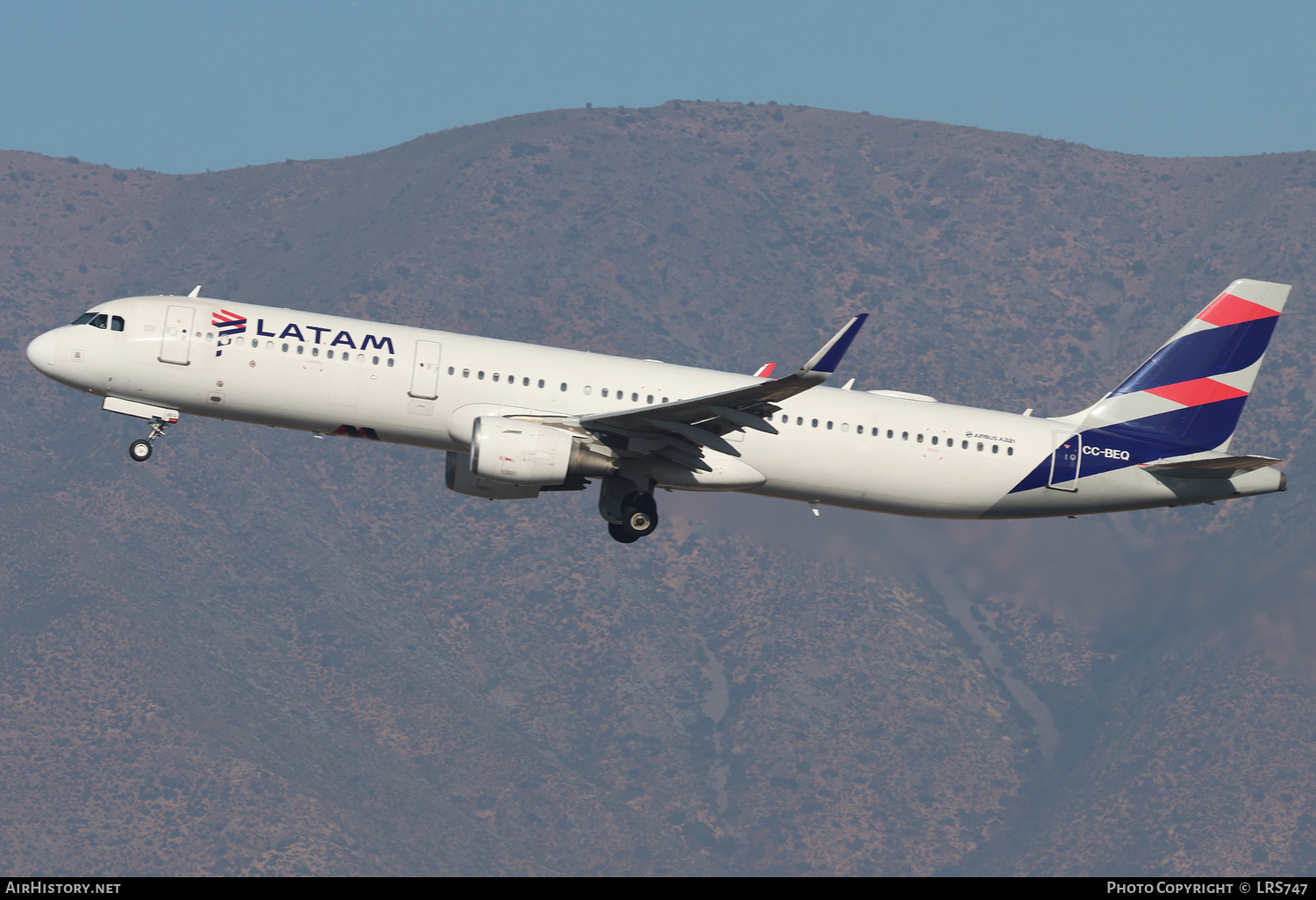 Aircraft Photo of CC-BEQ | Airbus A321-211 | LATAM Airlines | AirHistory.net #874268