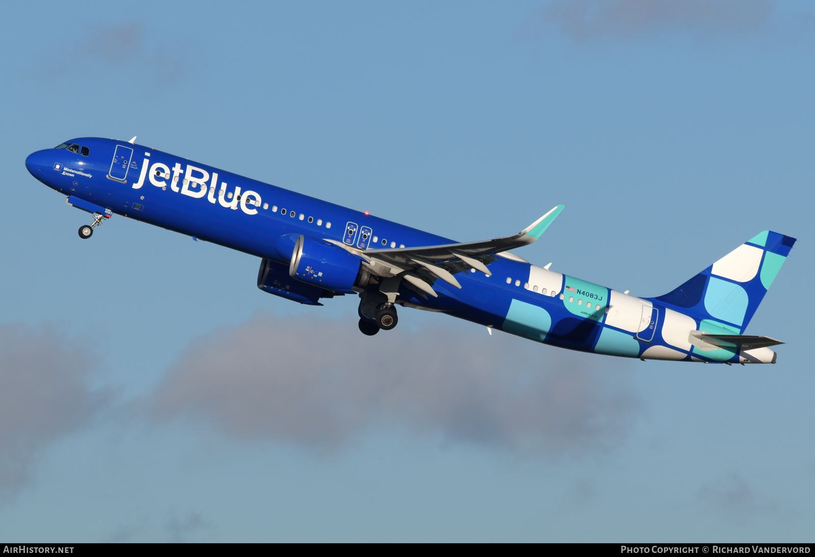 Aircraft Photo of N4083J | Airbus A321-271NX | JetBlue Airways | AirHistory.net #874412