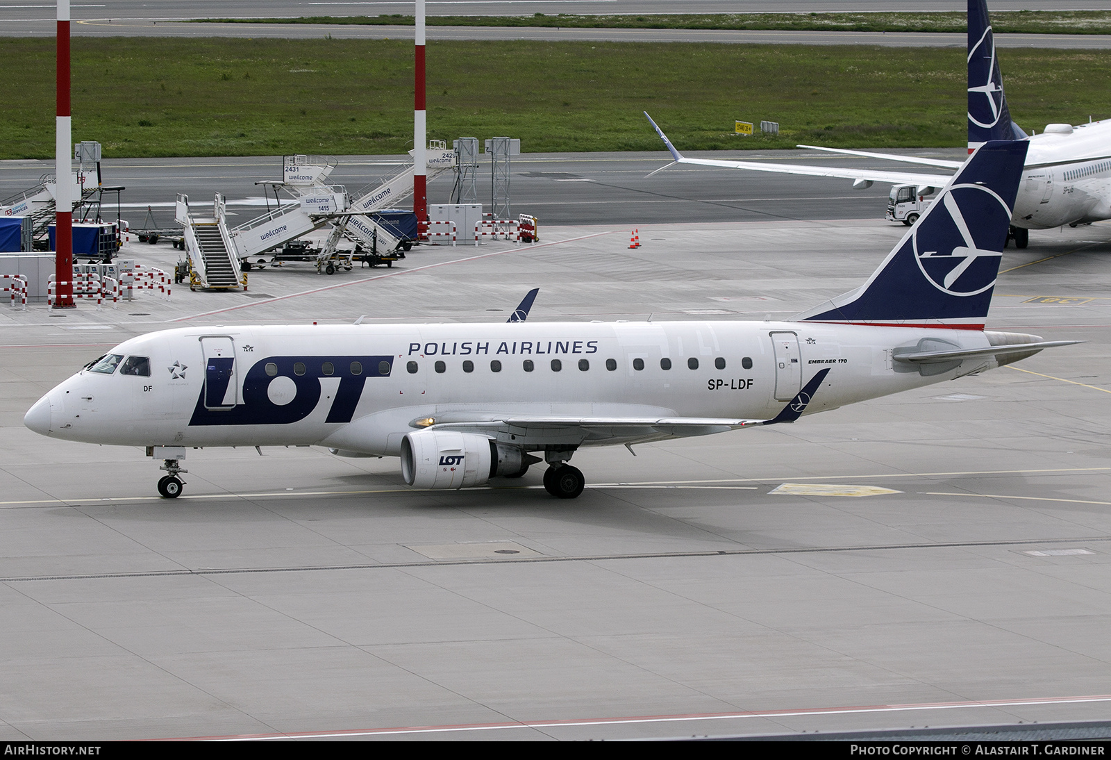 Aircraft Photo of SP-LDF | Embraer 170LR (ERJ-170-100LR) | LOT Polish Airlines - Polskie Linie Lotnicze | AirHistory.net #874751