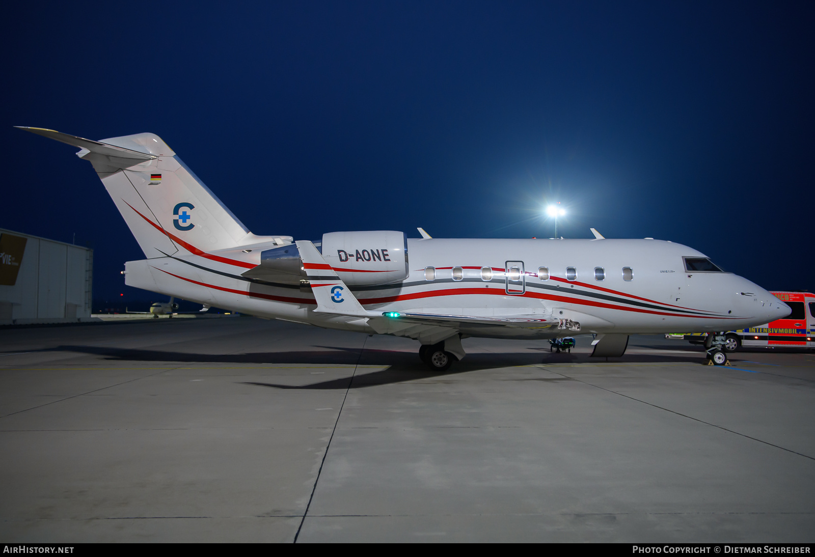 Aircraft Photo of D-AONE | Bombardier Challenger 604 (CL-600-2B16) | Unicair | AirHistory.net #874886