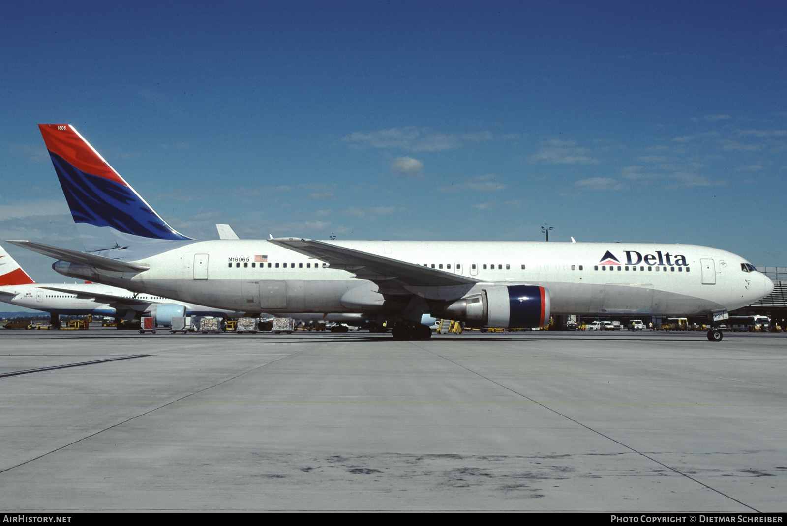 Aircraft Photo of N16065 | Boeing 767-332/ER | Delta Air Lines | AirHistory.net #874995