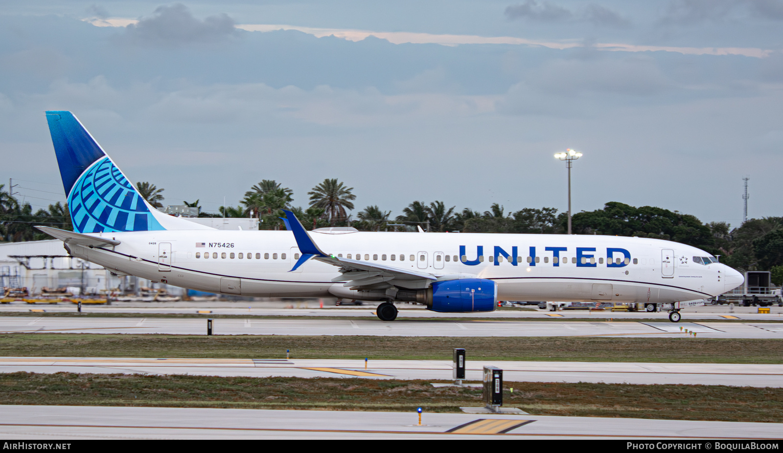 Aircraft Photo of N75426 | Boeing 737-924/ER | United Airlines | AirHistory.net #875160