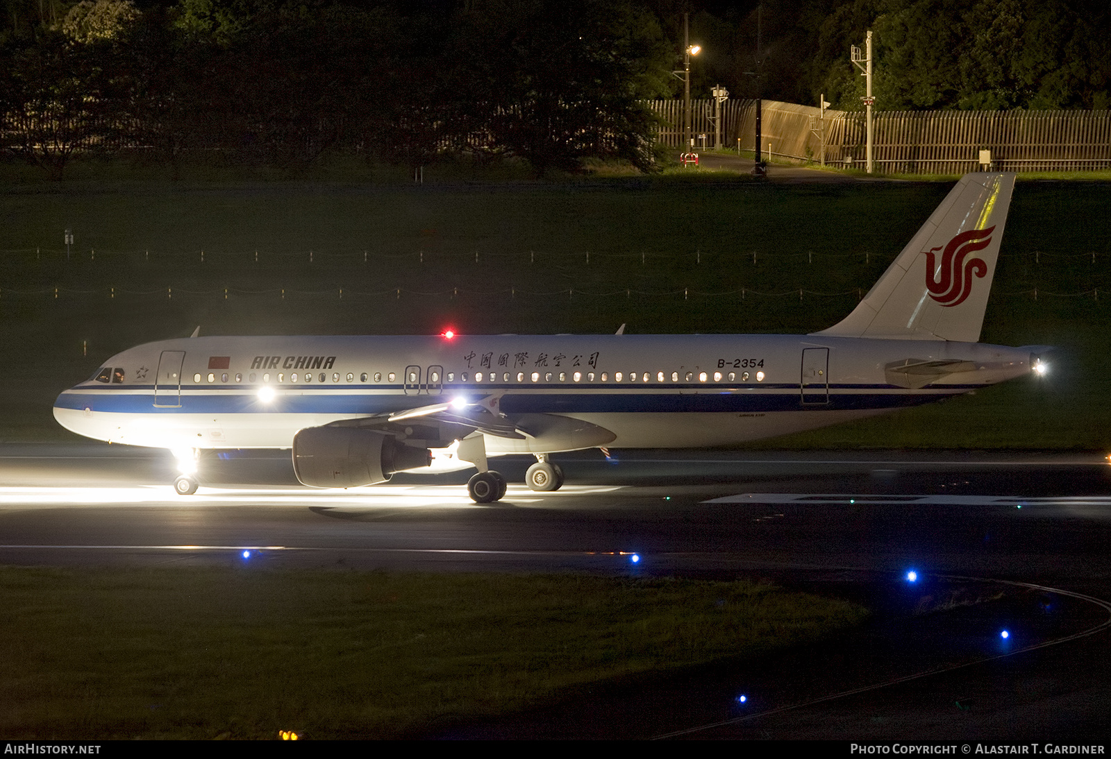 Aircraft Photo of B-2354 | Airbus A320-214 | Air China | AirHistory.net #875901
