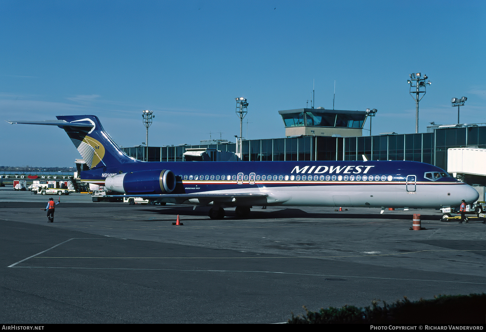 Aircraft Photo of N914ME | Boeing 717-2BL | Midwest Airlines | AirHistory.net #875935
