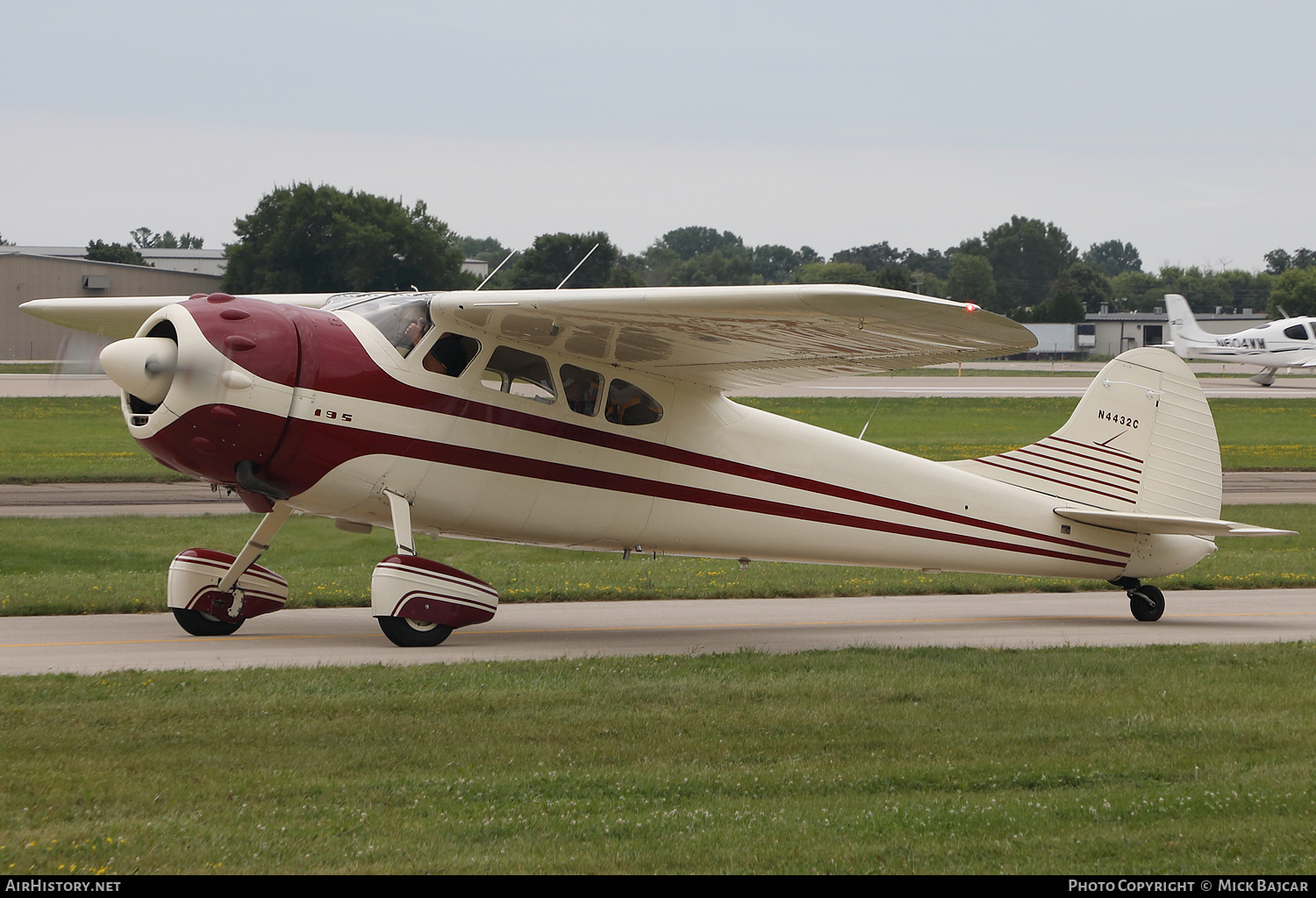 Aircraft Photo of N4432C | Cessna 195B | AirHistory.net #875983