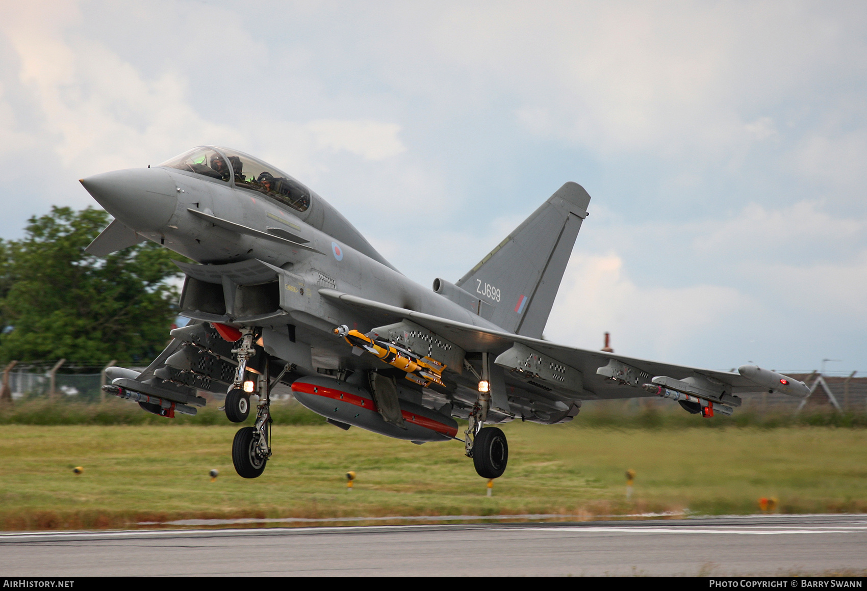 Aircraft Photo of ZJ699 | Eurofighter EF-2000 Typhoon T | UK - Air Force | AirHistory.net #876188