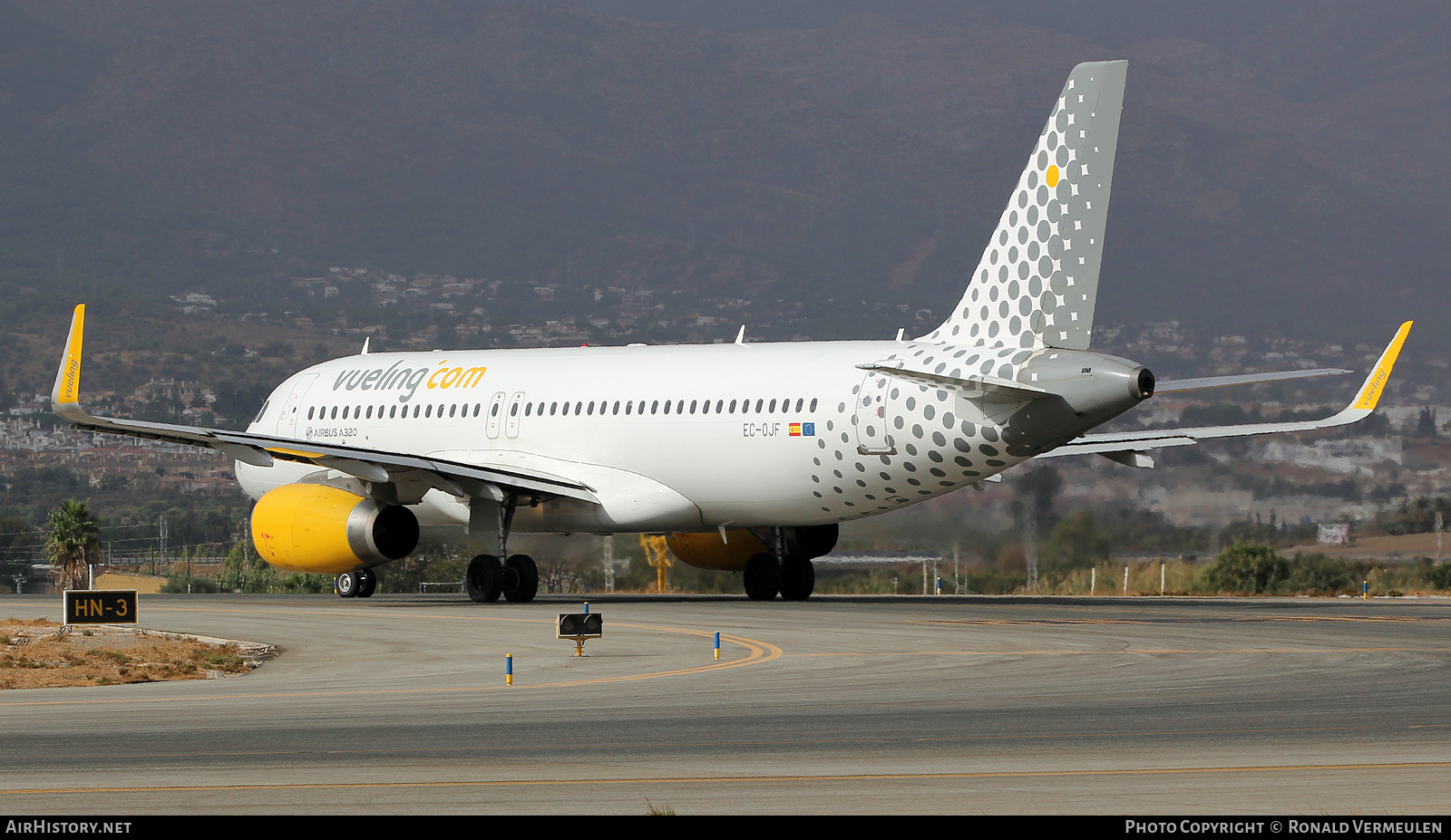 Aircraft Photo of EC-OJF | Airbus A320-232 | Vueling Airlines | AirHistory.net #876284
