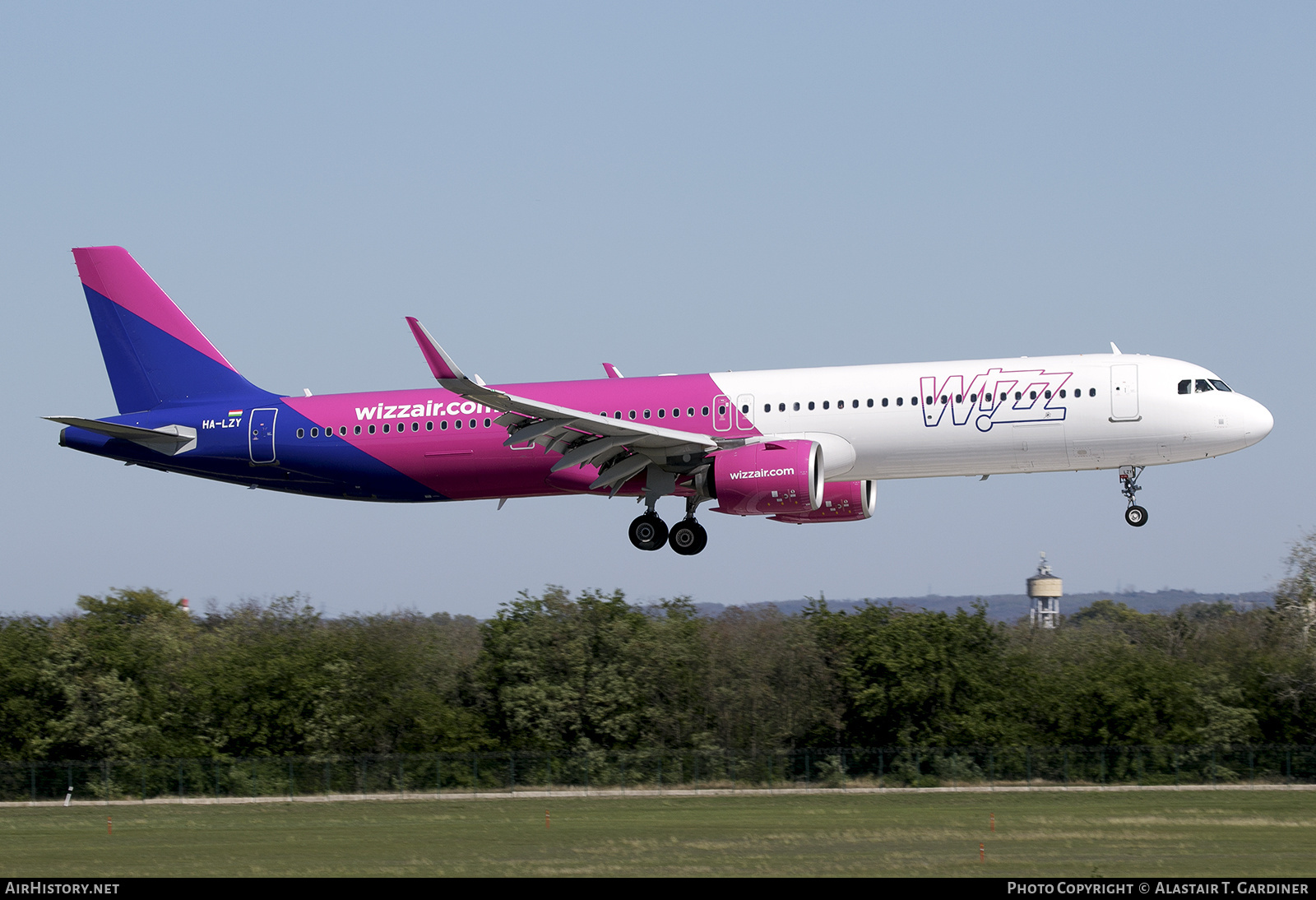 Aircraft Photo of HA-LZY | Airbus A321-271NX | Wizz Air | AirHistory.net #876520