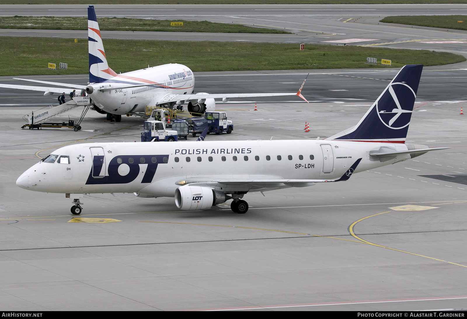 Aircraft Photo of SP-LDH | Embraer 170LR (ERJ-170-100LR) | LOT Polish Airlines - Polskie Linie Lotnicze | AirHistory.net #876776