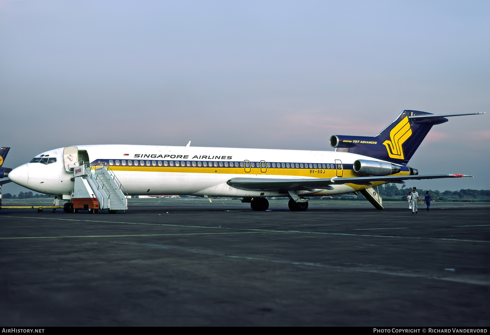 Aircraft Photo of 9V-SGJ | Boeing 727-212/Adv | Singapore Airlines | AirHistory.net #877235