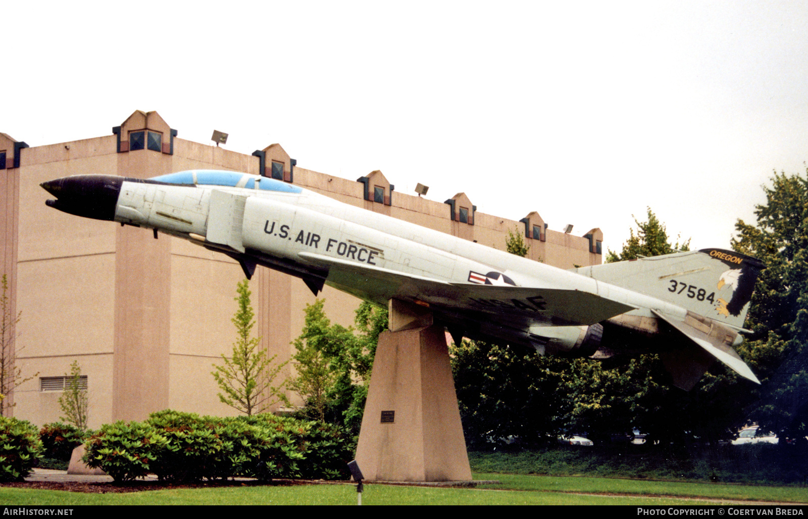 Aircraft Photo of 63-7584 / 37584 | McDonnell F-4C Phantom II | USA - Air Force | AirHistory.net #877649