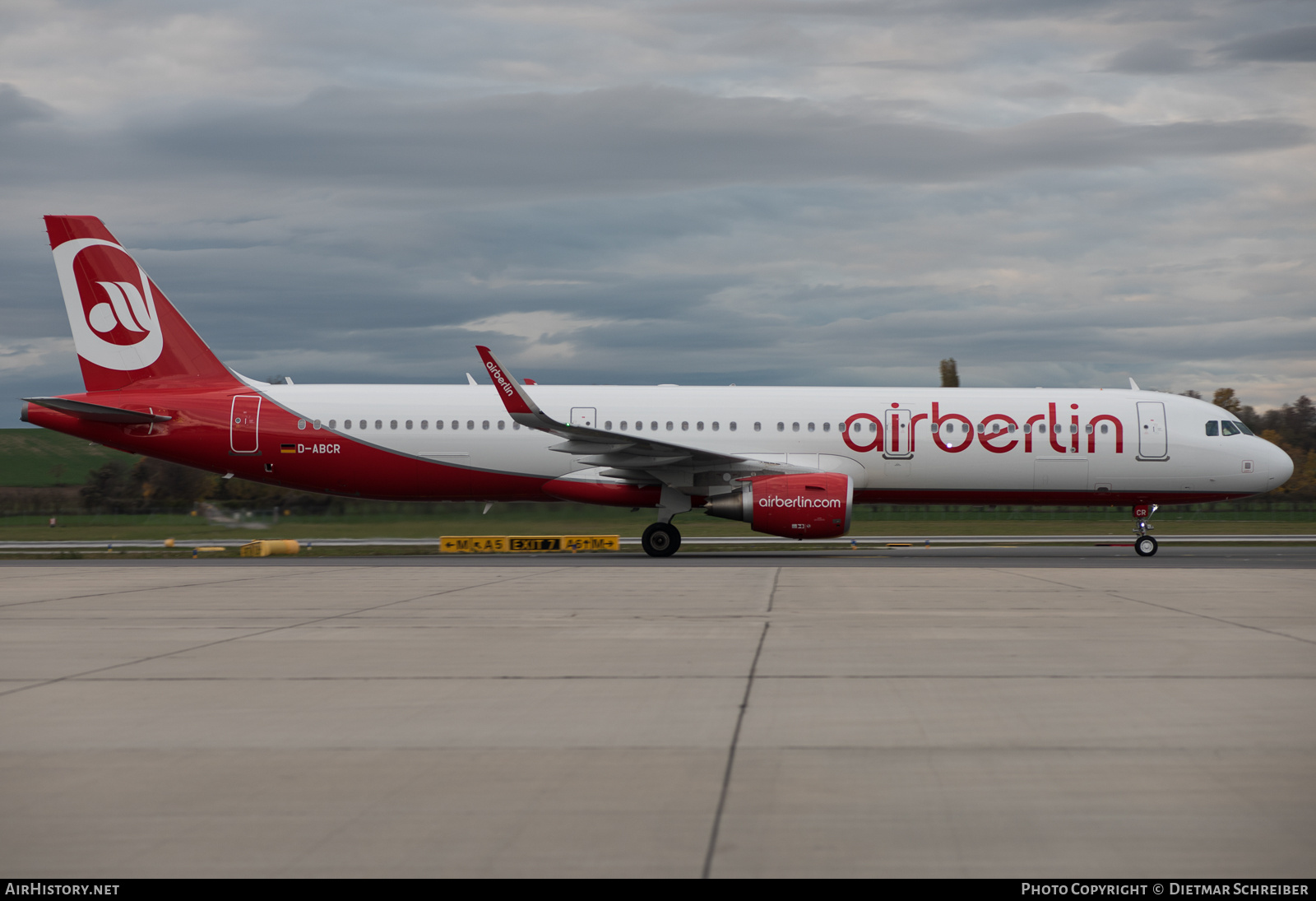 Aircraft Photo of D-ABCR | Airbus A321-211 | Air Berlin | AirHistory.net #878675